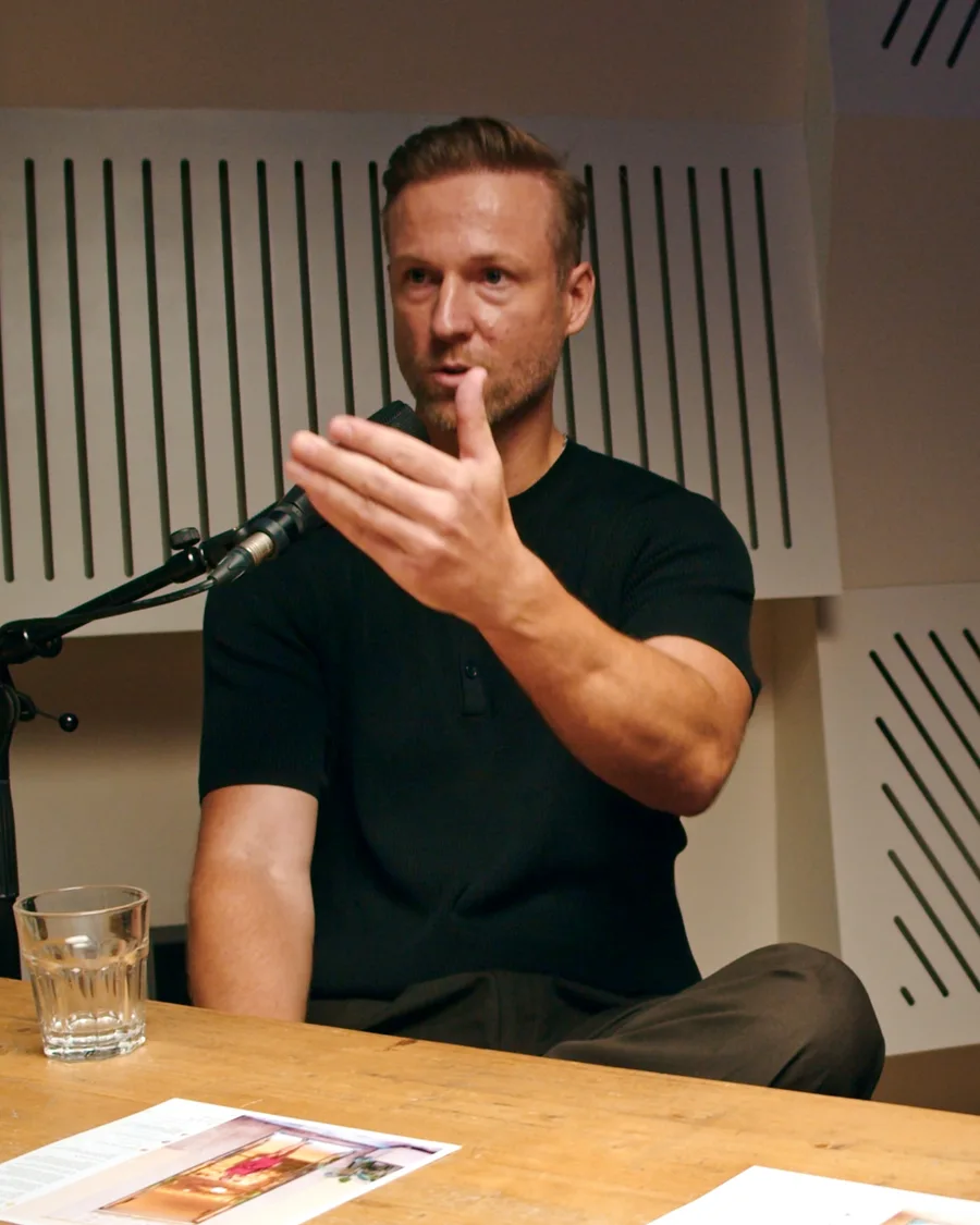 Frederik Jahnke talking in the Founder Mode studio