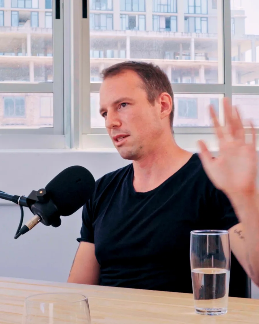 Björn Keune talking in the Founder Mode studio