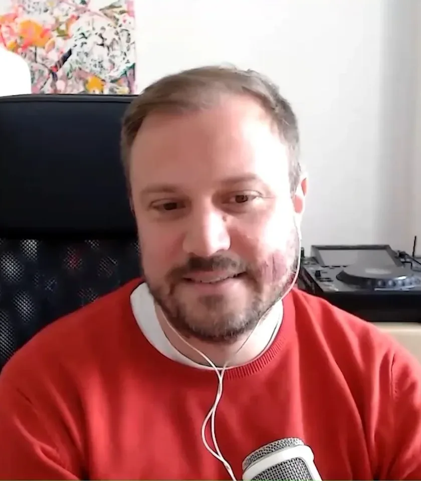 Gero Decker smiling during the conversation