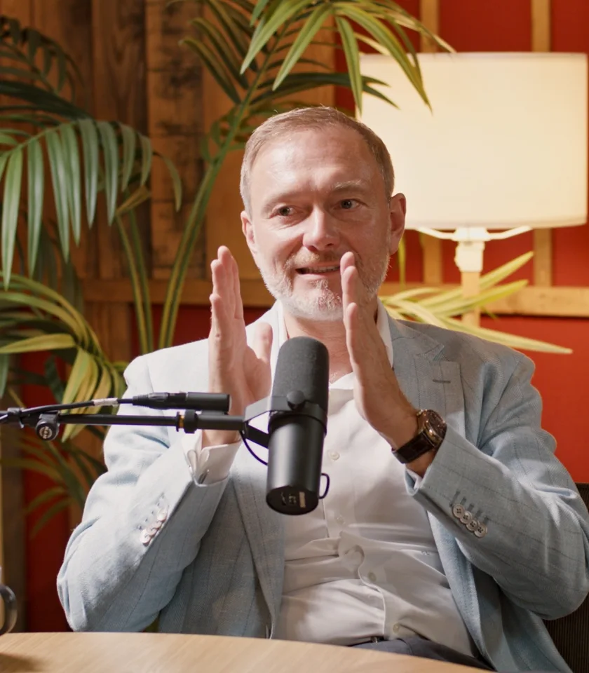Christian Lindner laughs