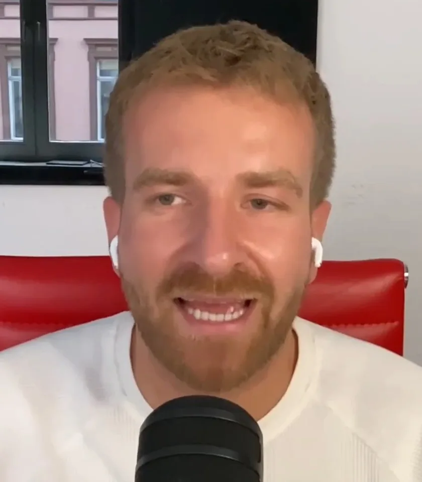Christoph Zöller lacht (Remote-Aufnahme)