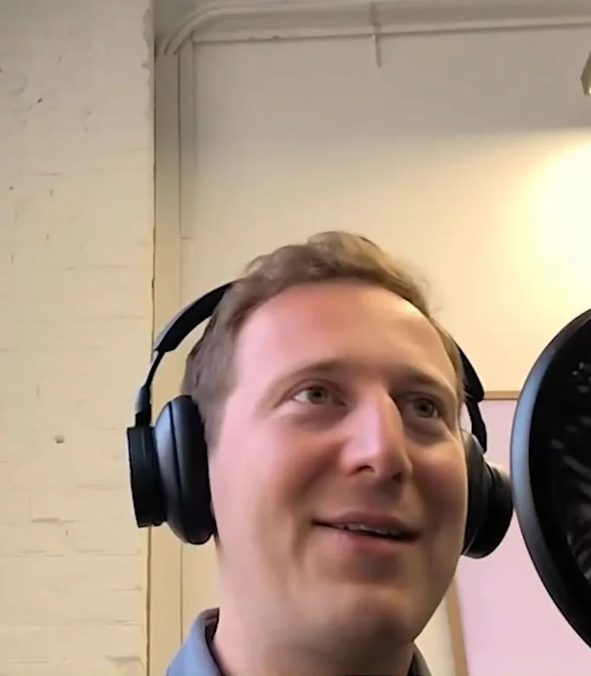 Damian Maib lächelt (Remote-Aufnahme)