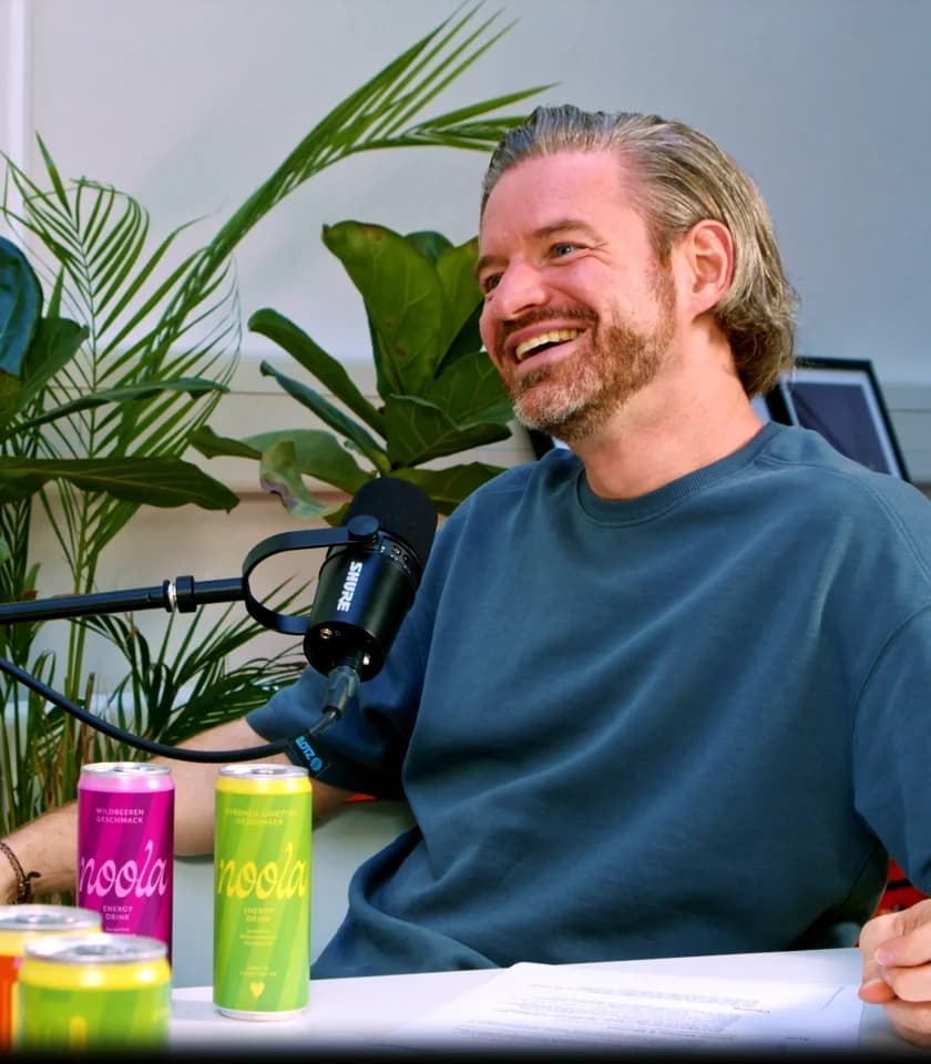 Feliks Eyser laughing during the conversation with Diana zur Löwen