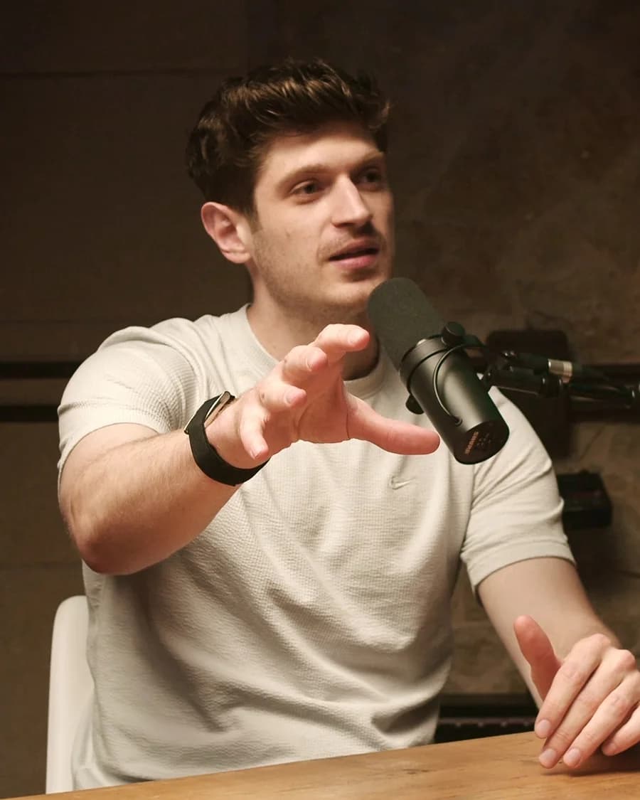 Lucas Bürger im Gespräch im Founder-Mode-Studio